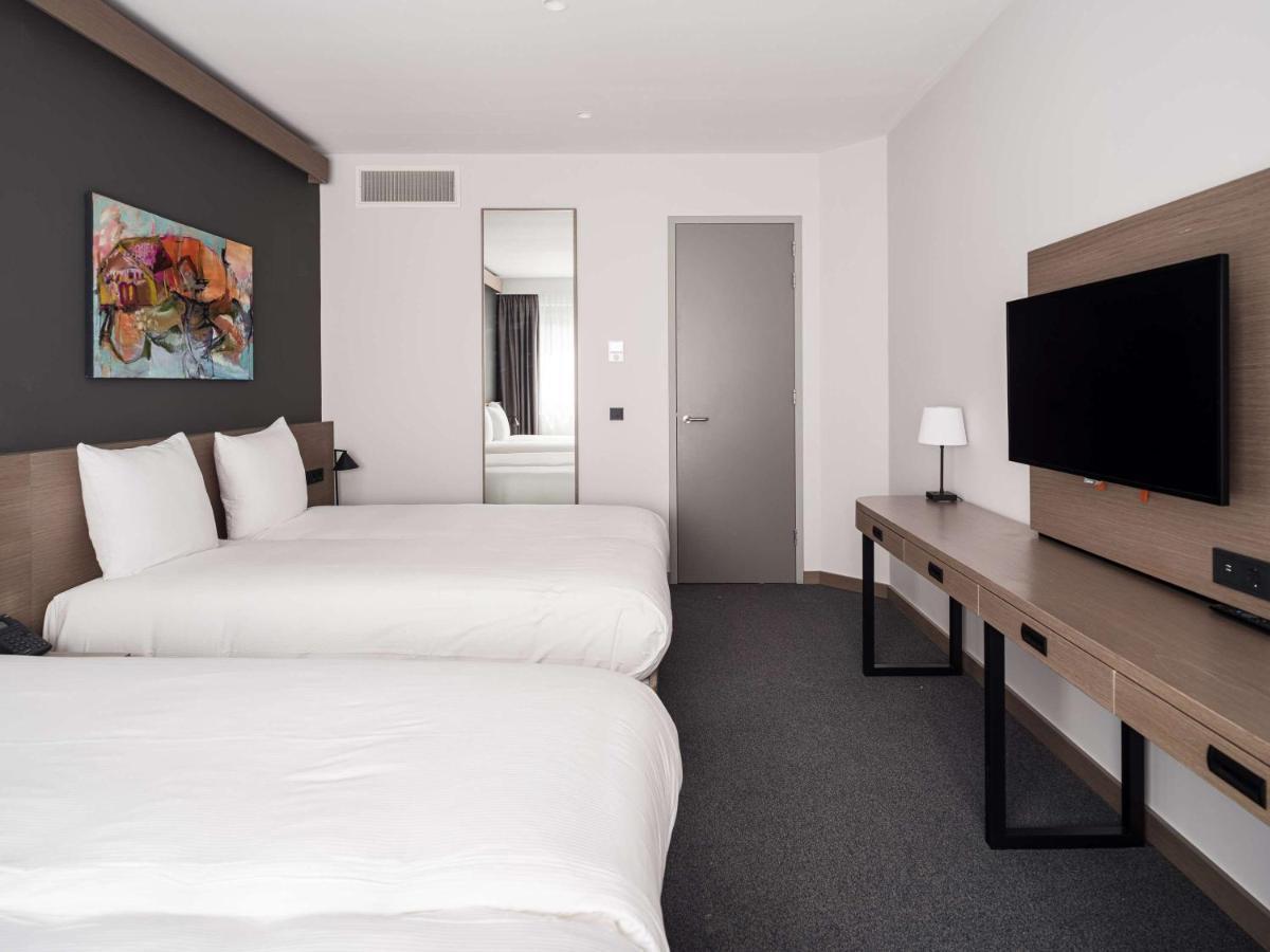 Suite Four Single Beds Non-Smoking
