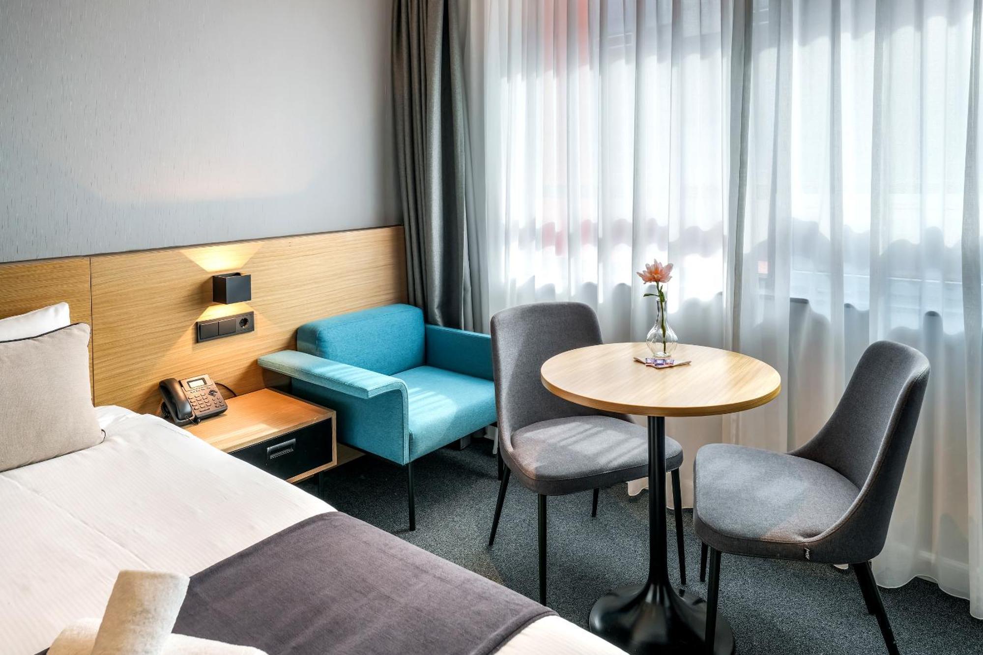 Comfort Twin Room Kitchenette